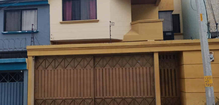 Venta de Casa Residencial Altos de Miraflores Sur.