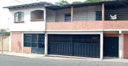 Venta de Edificio Comercial Colonia San José de la Peña.(5 Apartamentos y 1 local comercial)