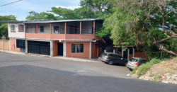 Venta de Edificio Comercial Colonia San José de la Peña.(5 Apartamentos y 1 local comercial)