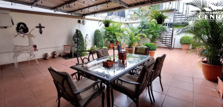 Venta De Casa Amplia En Col. América