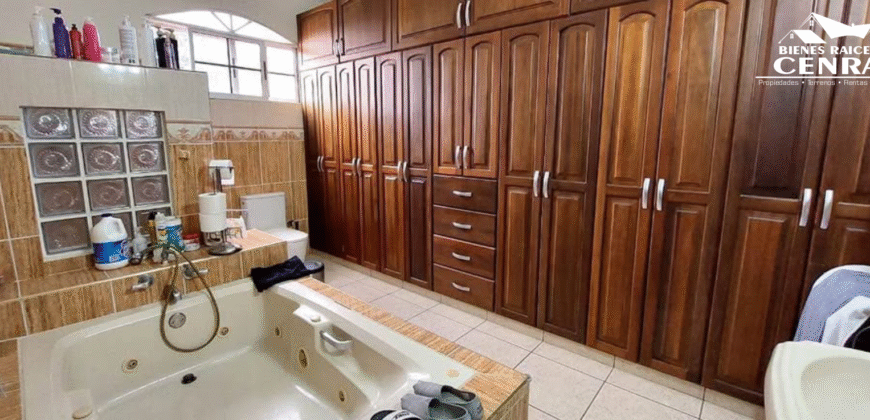 Venta De Casa Amplia En Col. América