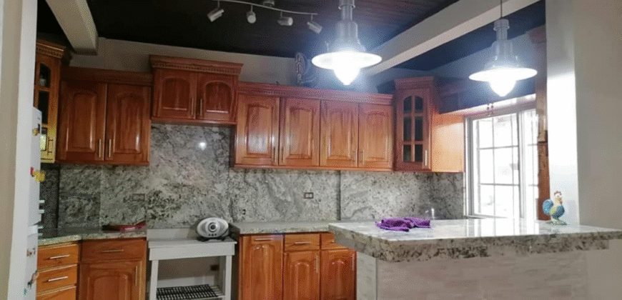 Venta de Amplia Casa Colonia Miramontes.