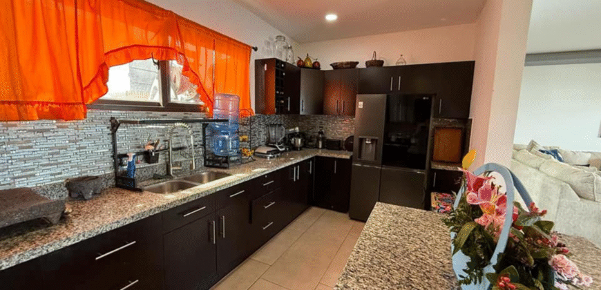 Venta de Preciosa Casa Residencial El Sauce, completamente Amueblada, anillo Periférico Tegus.