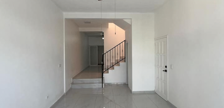 Alquiler Townhouse Lomas del Guijarro.