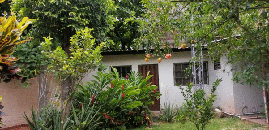 Venta de Amplia Casa Colonia Miramontes.