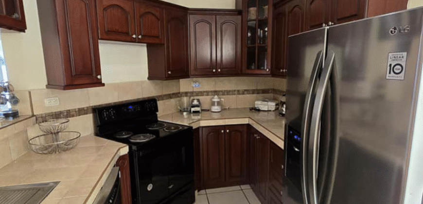 Alquiler Casa Amueblada Res. El Sauce.