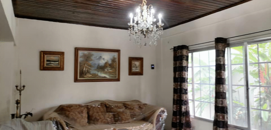 Venta de Amplia Casa Colonia Miramontes.