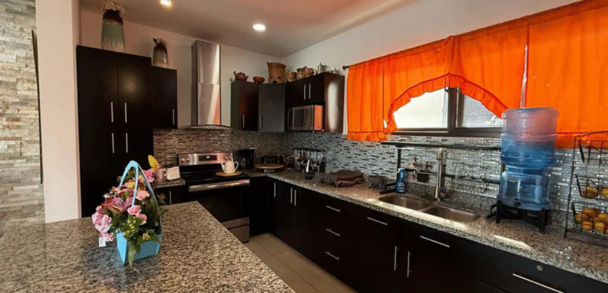 Venta de Preciosa Casa Residencial El Sauce, completamente Amueblada, anillo Periférico Tegus.