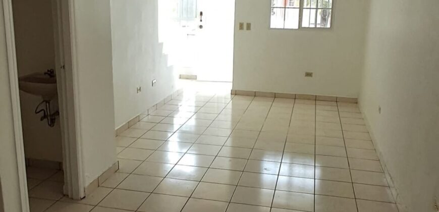 Venta Casa Residencial San Sebastian, salida al sur.