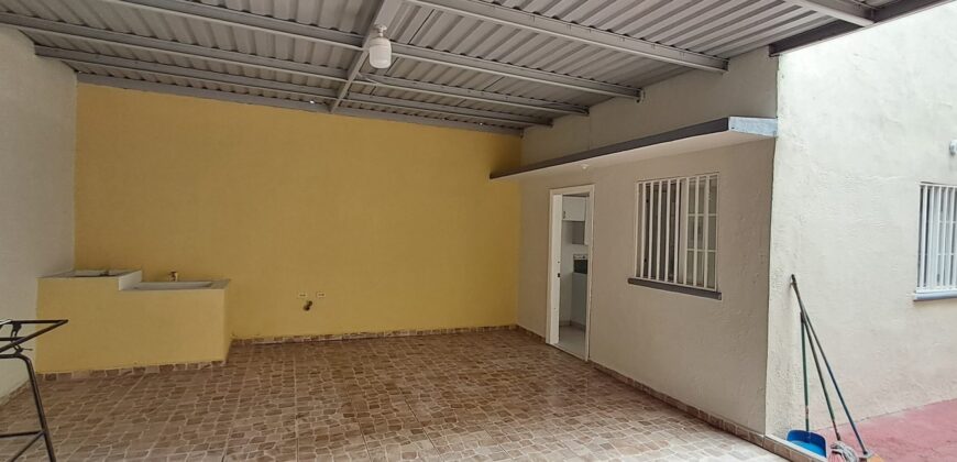 Venta Casa Residencial San Sebastian, salida al sur.