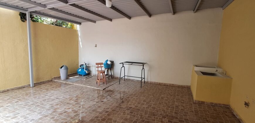 Venta Casa Residencial San Sebastian, salida al sur.