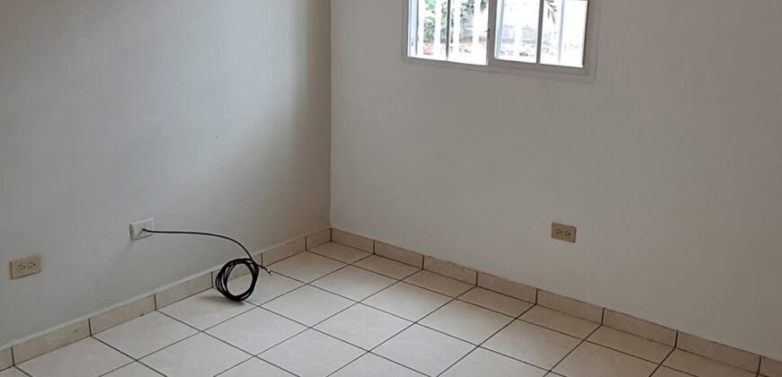 Venta Casa Residencial San Sebastian, salida al sur.