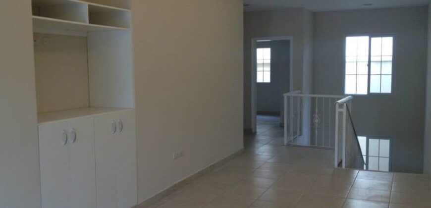 Renta de ,Townhouse Colonia Lara Norte: