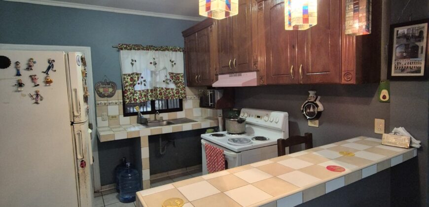 Venta Casa Residencial El Manantial, salida al sur.
