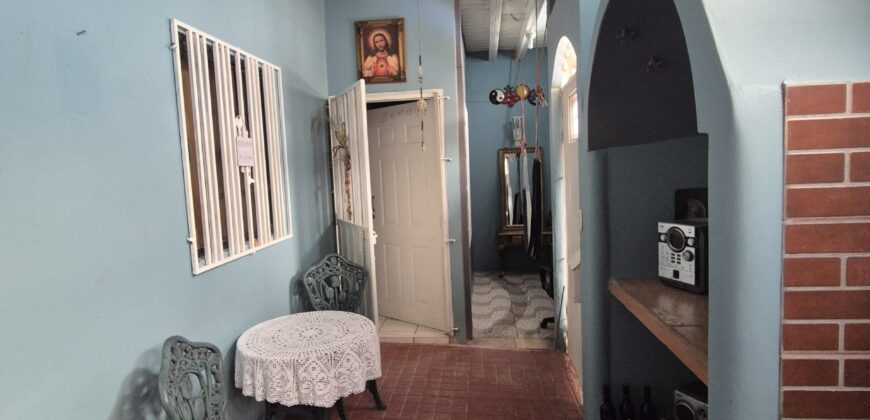 Venta Casa Residencial El Manantial, salida al sur.