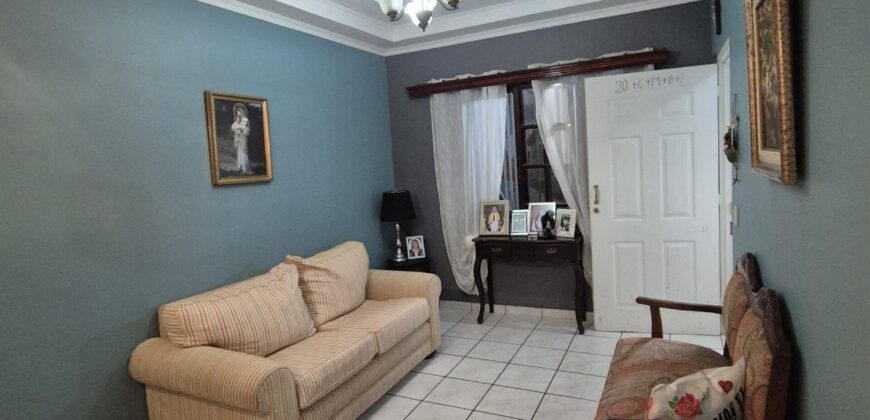 Venta Casa Residencial El Manantial, salida al sur.
