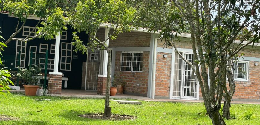 Venta de Bella Propiedad en Zambrano, salida al norte.