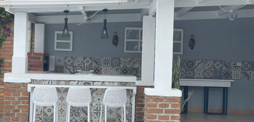 Venta de Bella Propiedad en Zambrano, salida al norte.