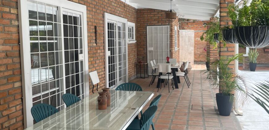 Venta de Bella Propiedad en Zambrano, salida al norte.