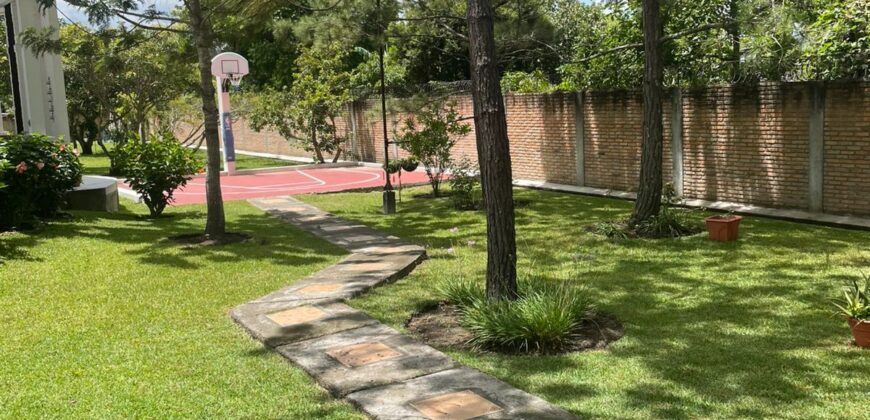 Venta de Bella Propiedad en Zambrano, salida al norte.