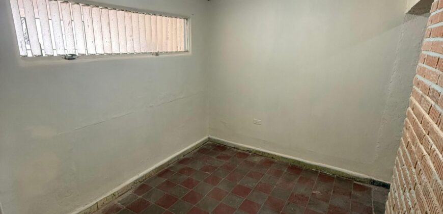 Renta Casa Colonia Kennedy, es peatonal.