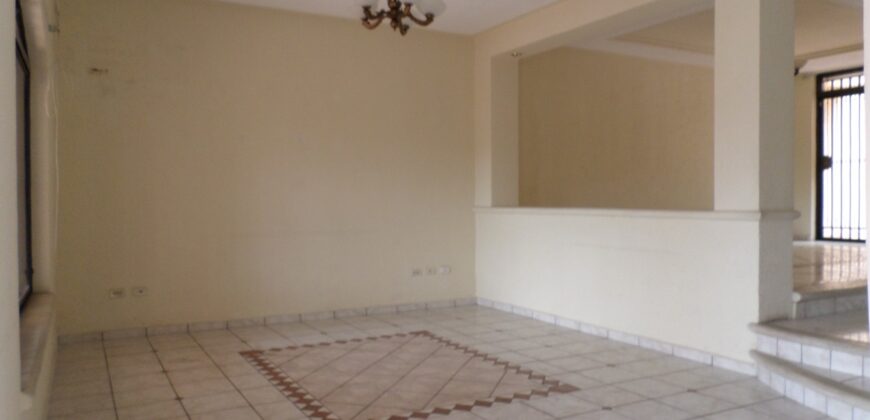 Renta Townhouse Colonia Lomas del Guijarro Sur: incluye línea blanca