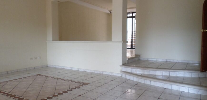 Renta Townhouse Colonia Lomas del Guijarro Sur: incluye línea blanca