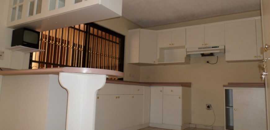 Renta Townhouse Colonia Lomas del Guijarro Sur: incluye línea blanca