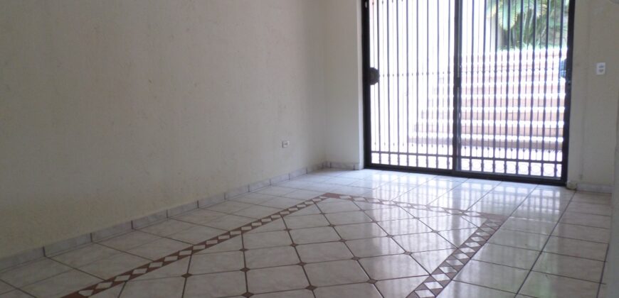 Renta Townhouse Colonia Lomas del Guijarro Sur: incluye línea blanca