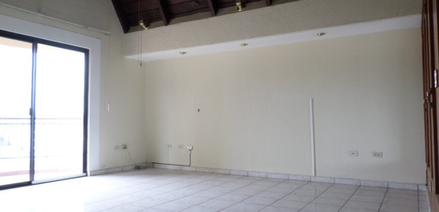 Renta Townhouse Colonia Lomas del Guijarro Sur: incluye línea blanca