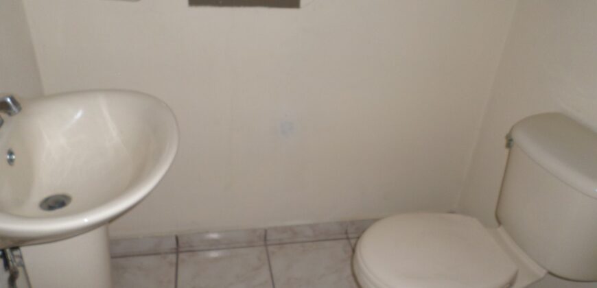 Renta Townhouse Colonia Lomas del Guijarro Sur: incluye línea blanca
