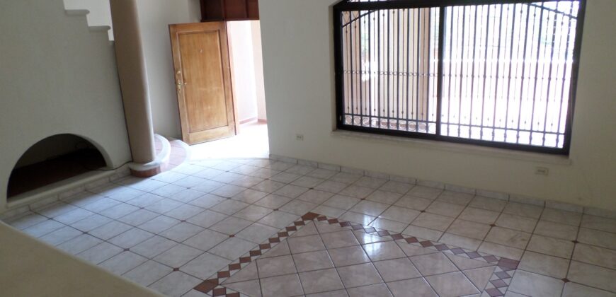 Renta Townhouse Colonia Lomas del Guijarro Sur: incluye línea blanca