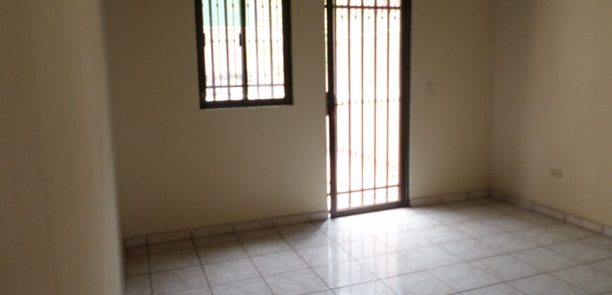 Renta Townhouse Colonia Lomas del Guijarro Sur: incluye línea blanca