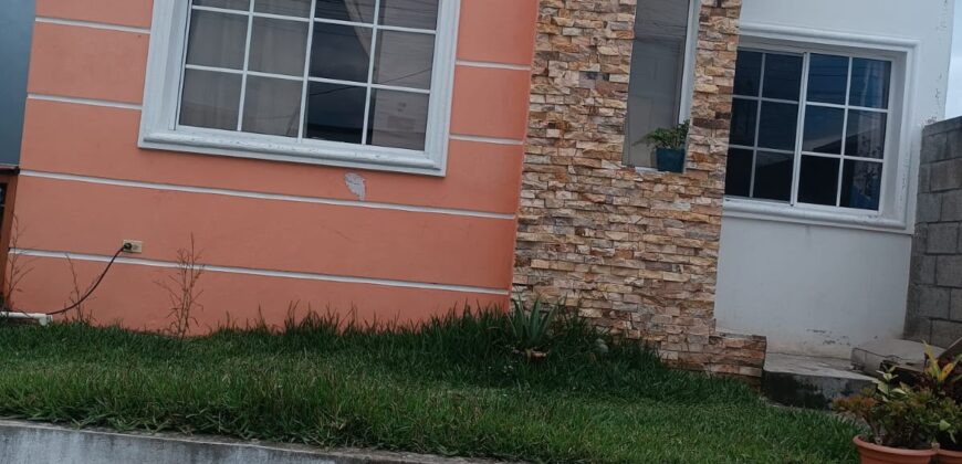 Venta Hermosa Casa Residencial Santa Cristina, salida al sur Km 12