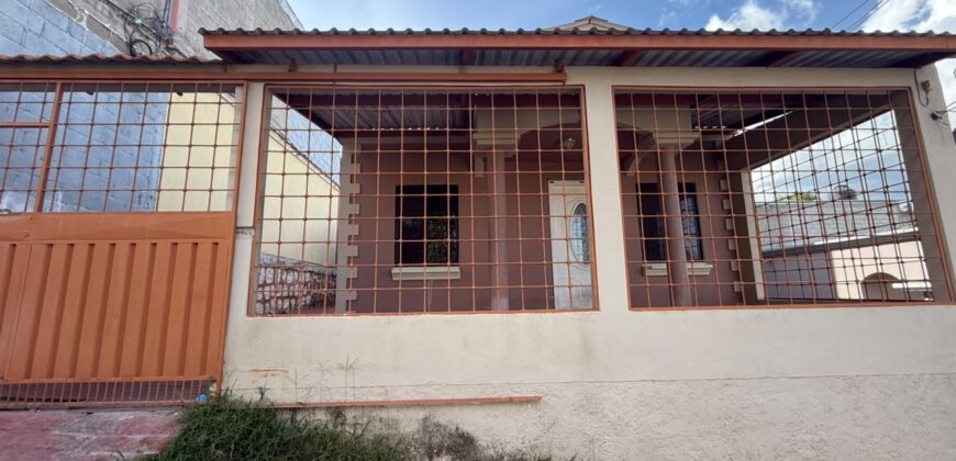 Venta de Casa Residencial El Manantial, salida al Sur, km.9